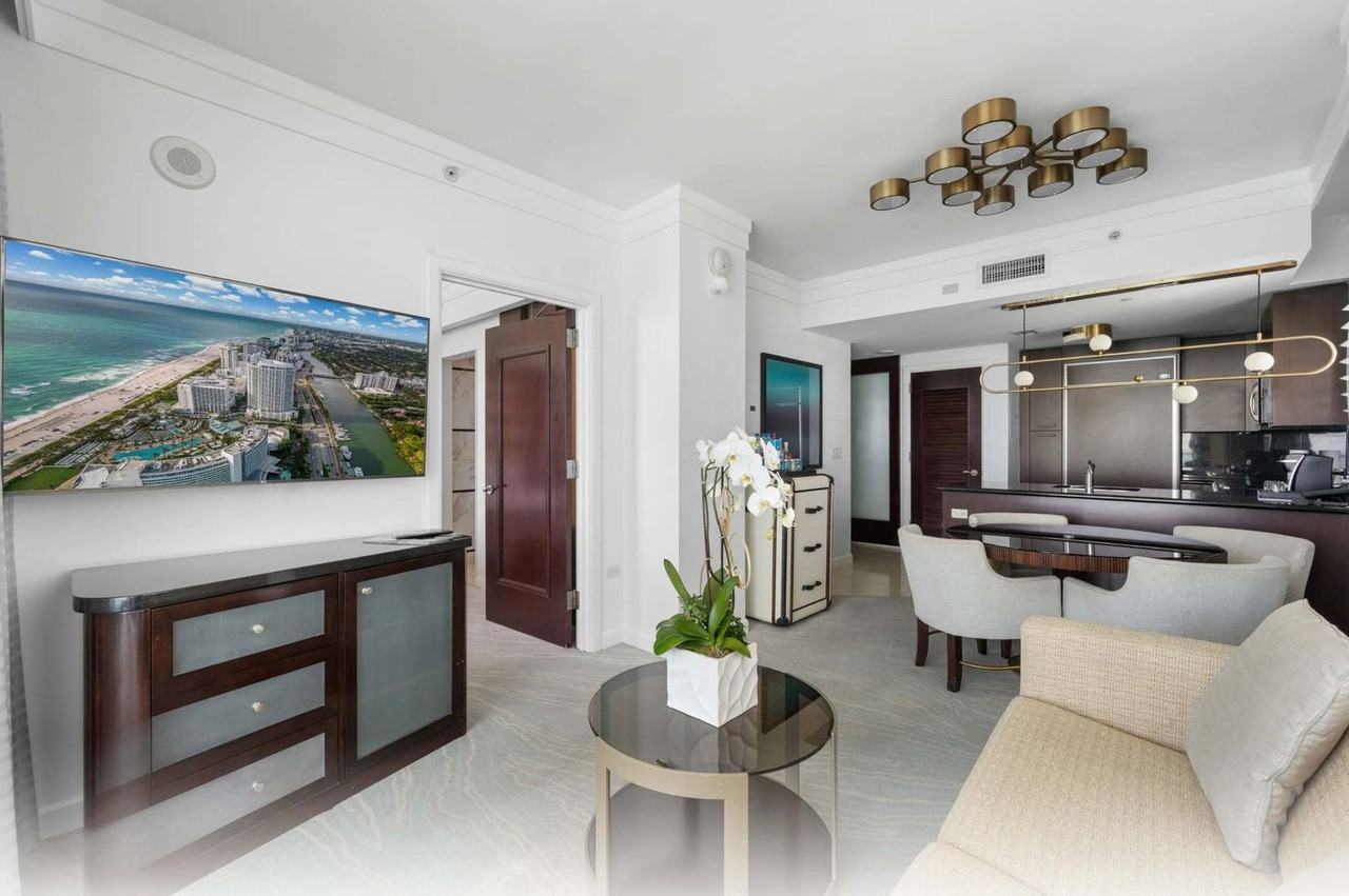 4391 Collins Ave #1325636P - Photo 3 of 14