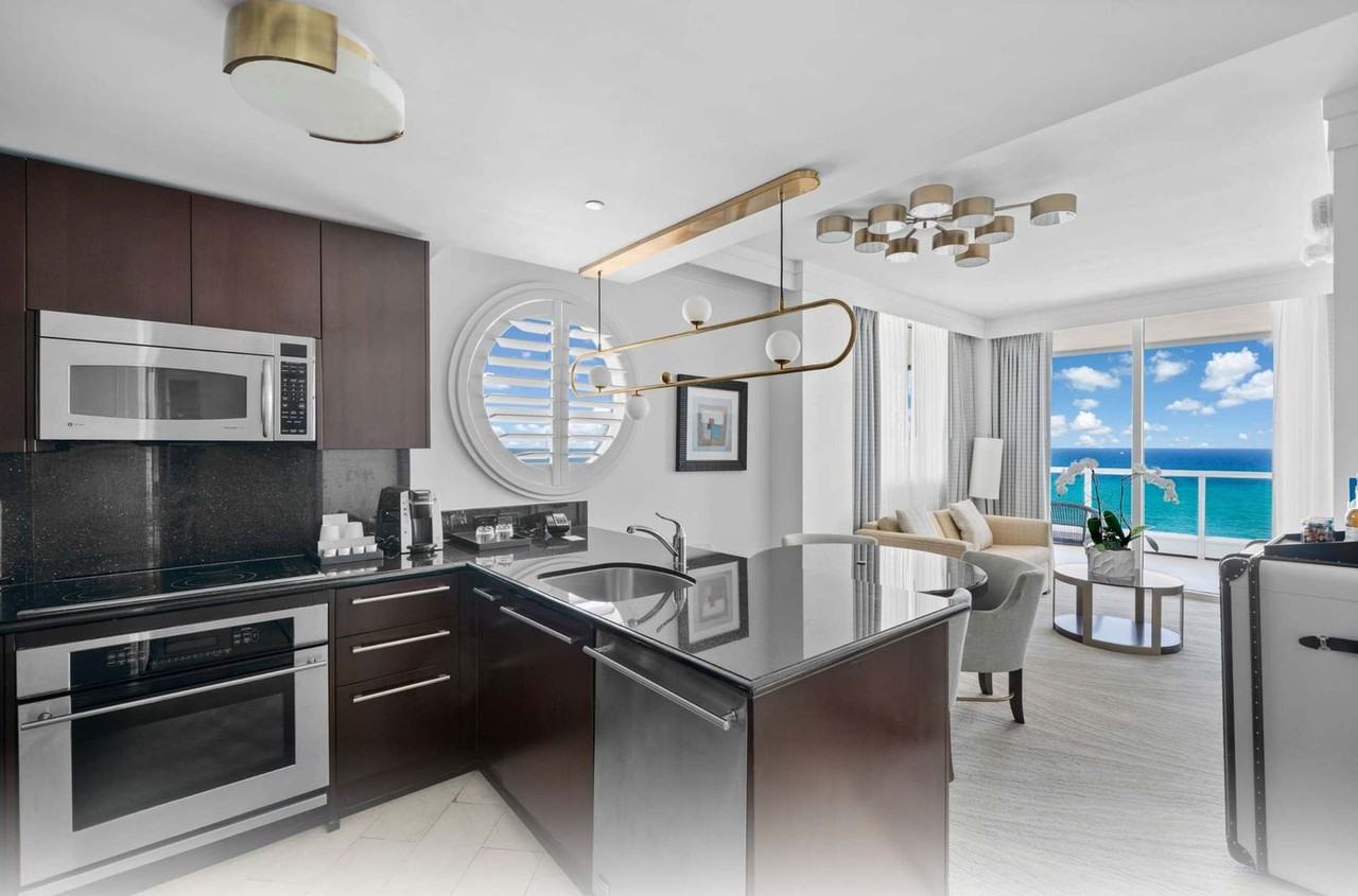 4391 Collins Ave #1325636P - Photo 6 of 14
