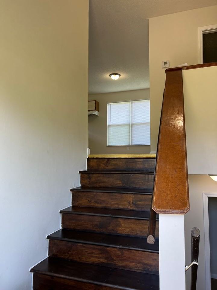 136 Baker St - Photo 7 of 23