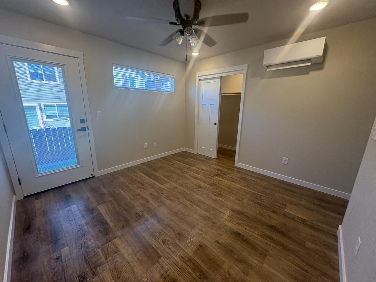 7867 28th St - Photo 2 of 5
