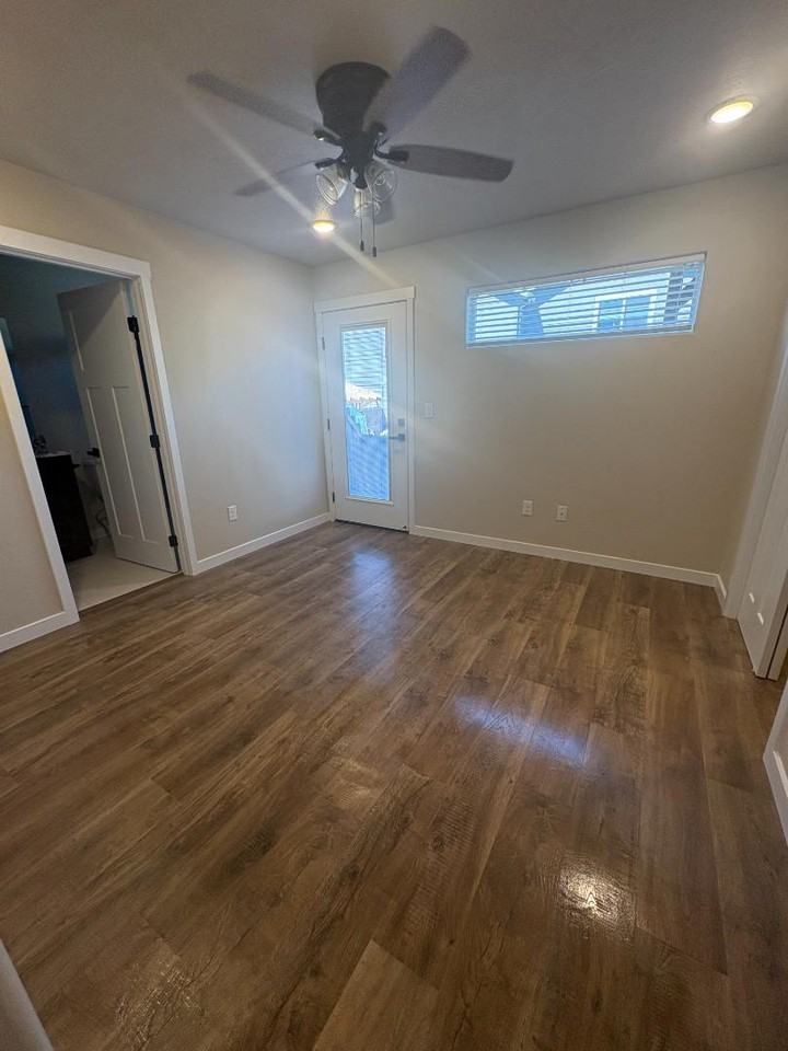 7867 28th St - Photo 3 of 5