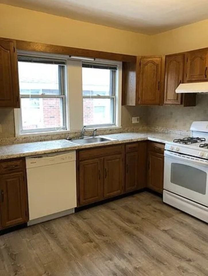 39 Olcott Street - Photo 4 of 16