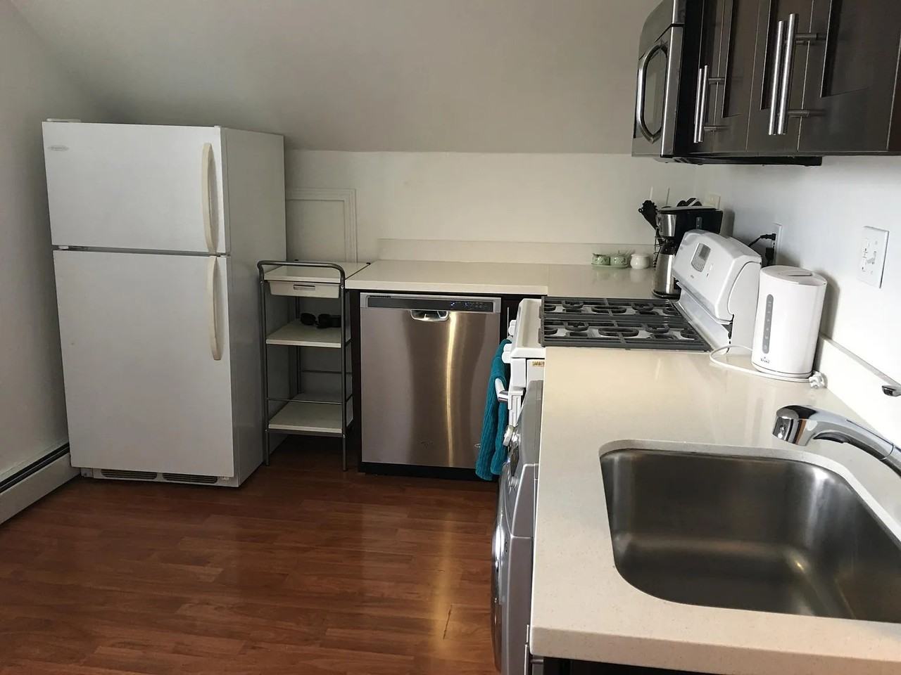 634 W Nickerson St #A - Photo 2 of 11