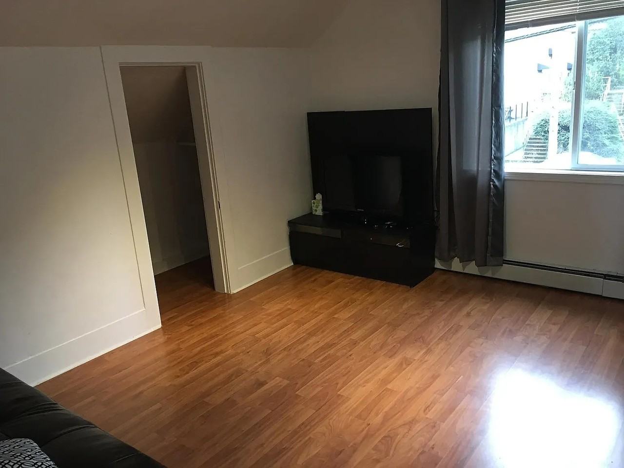 634 W Nickerson St #A - Photo 5 of 11