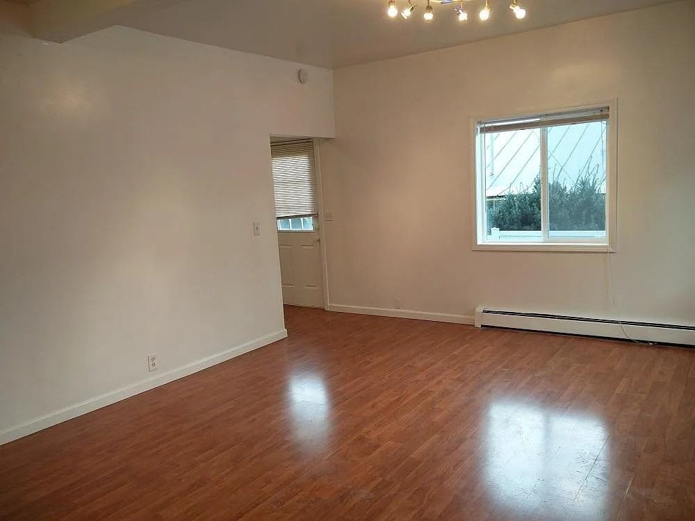634 W Nickerson St #A - Photo 6 of 11