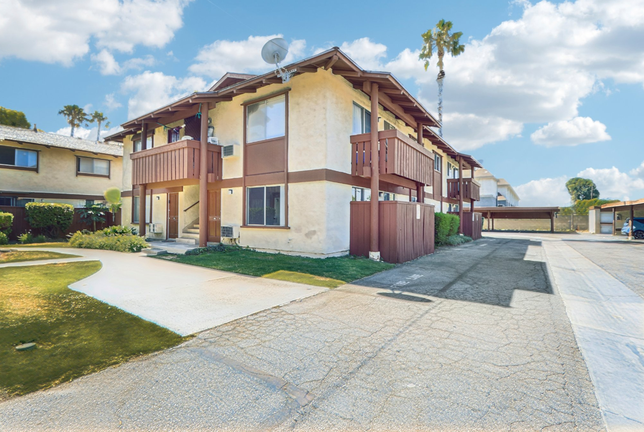 Tara Woods Garden Apts..Gorgeous Spacious Newly Remodeled Apartments! - Photo 2 of 5