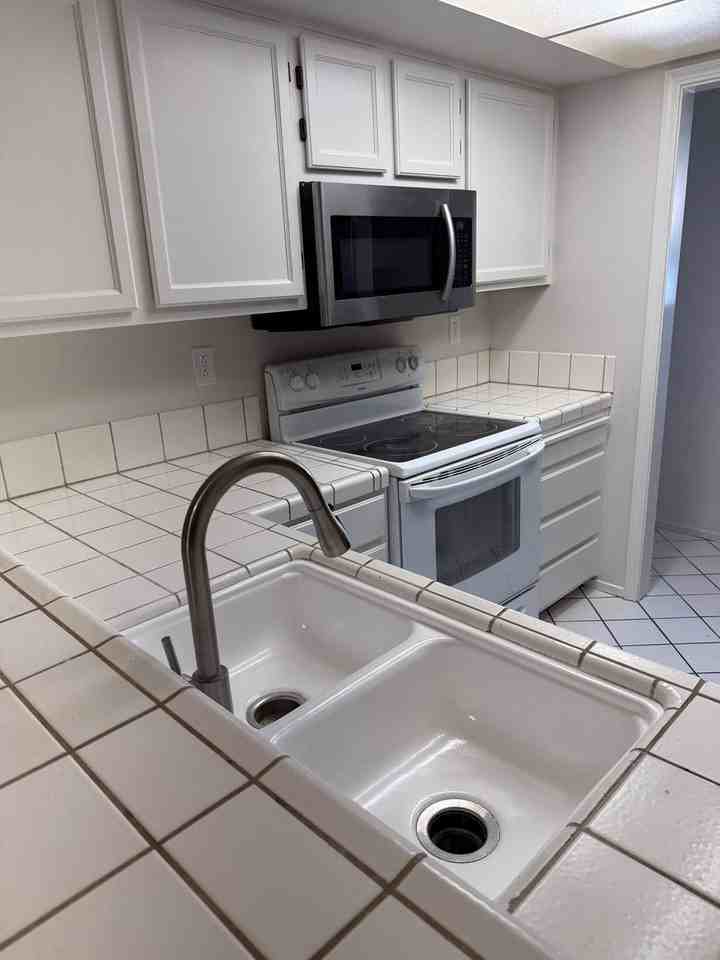 1078 Summerplace Dr - Photo 7 of 15