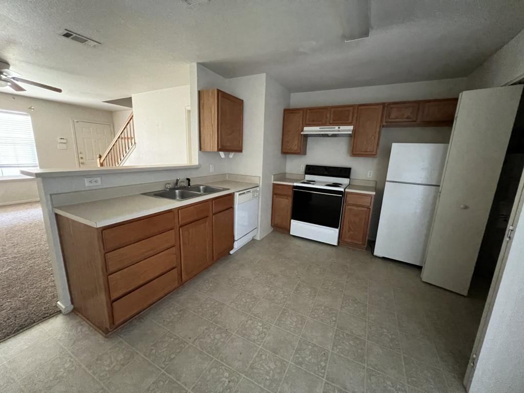 1612 Inca Dr Apt C - Photo 7 of 17