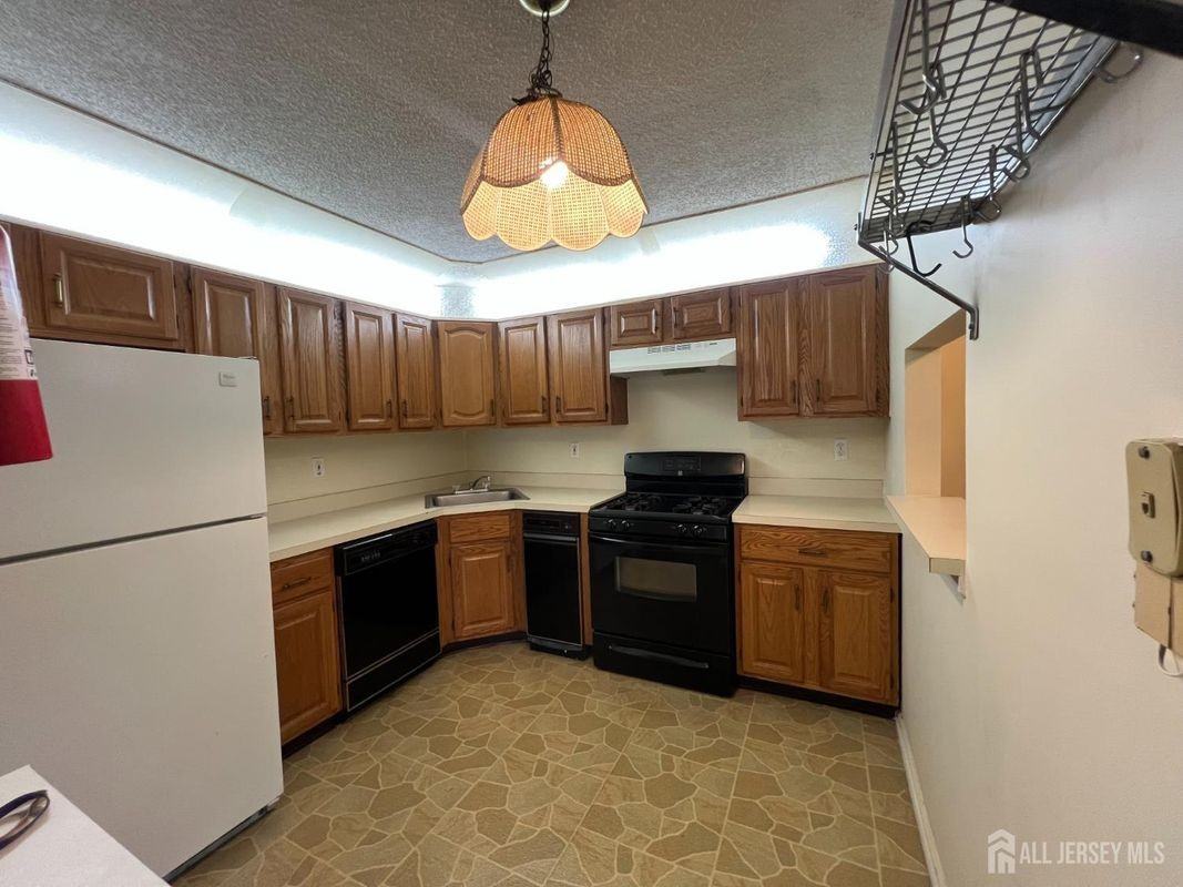 72 Joyner Ct - Photo 3 of 9