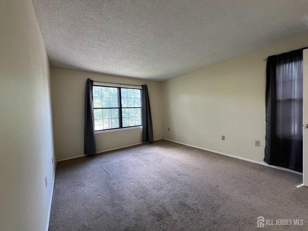 72 Joyner Ct - Photo 4 of 9