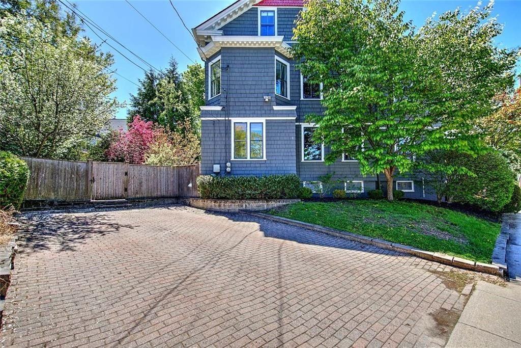 240 Brown street Street, 2 ##2 - Photo 2 of 50