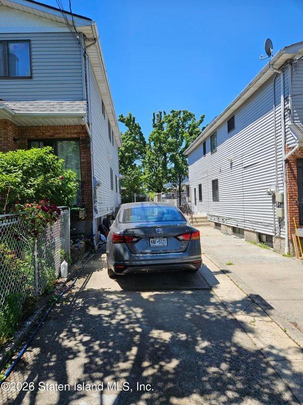 486 Elverton Ave - Photo 2 of 8
