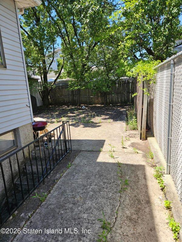 486 Elverton Ave - Photo 3 of 8