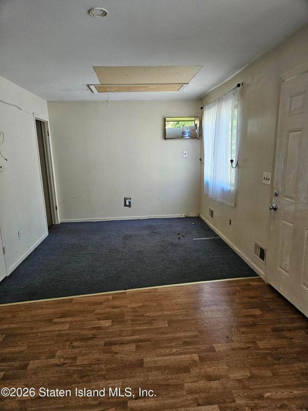 486 Elverton Ave - Photo 5 of 8