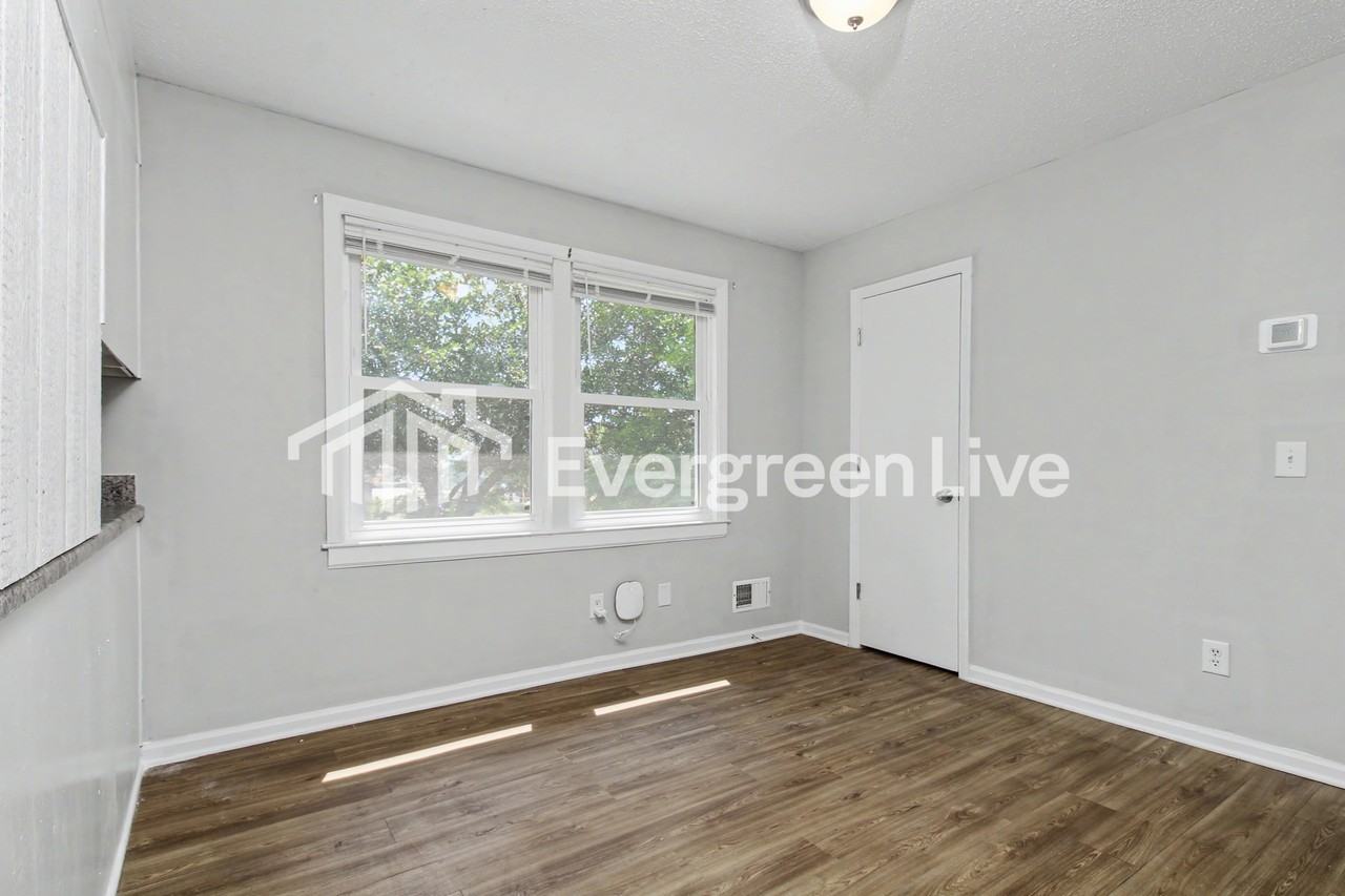 209 Weldwood Ct - Photo 3 of 13