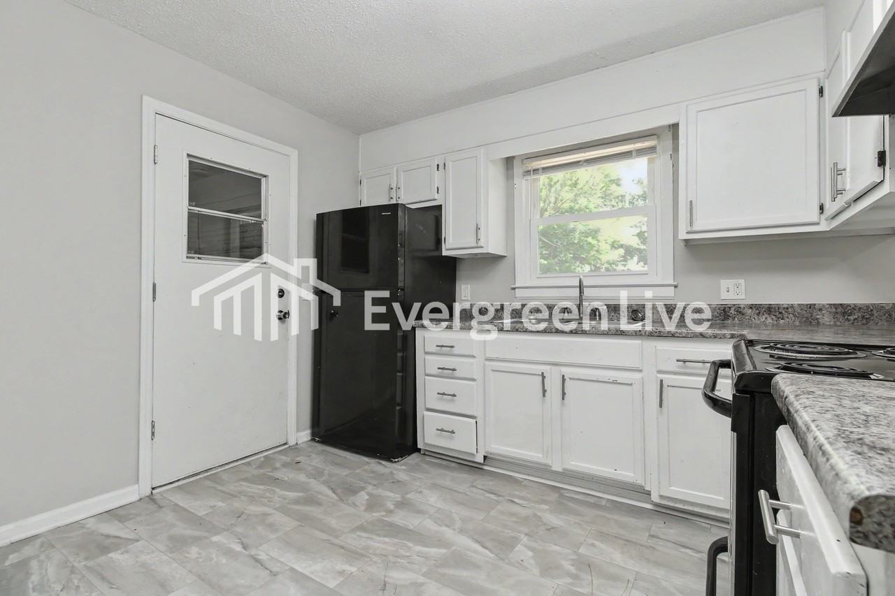 209 Weldwood Ct - Photo 4 of 13