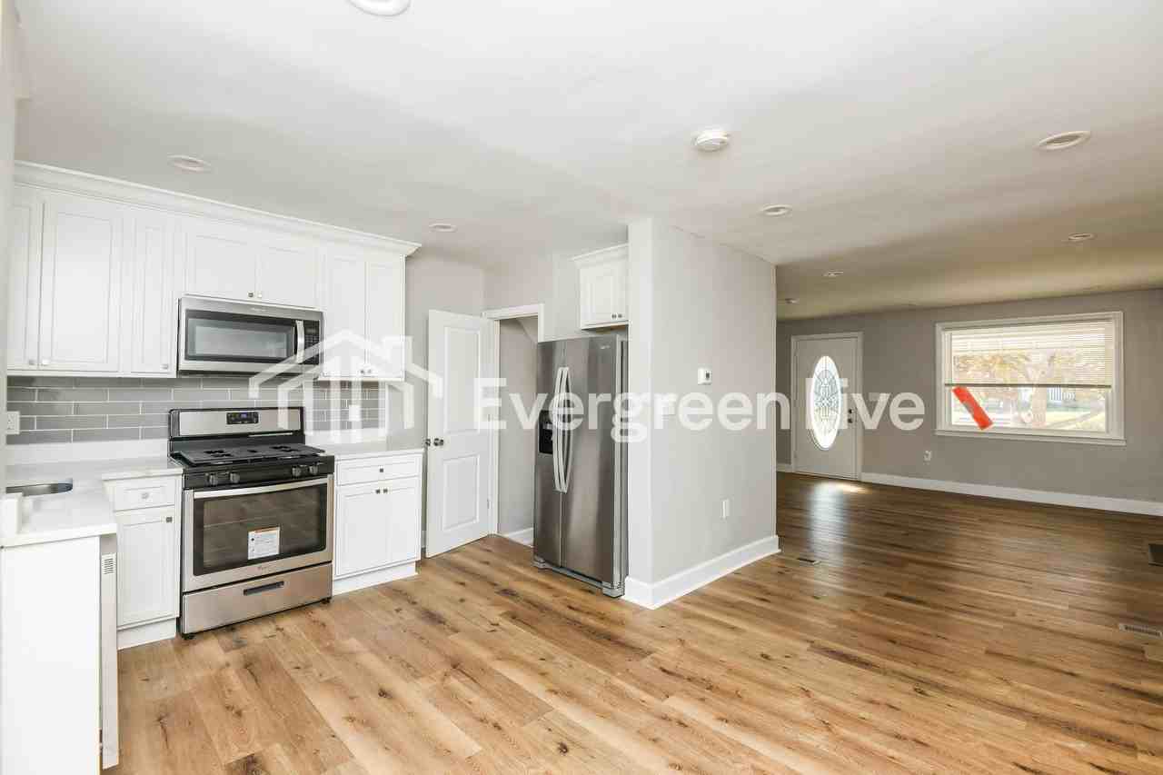 412 5th Ave - Photo 6 of 15