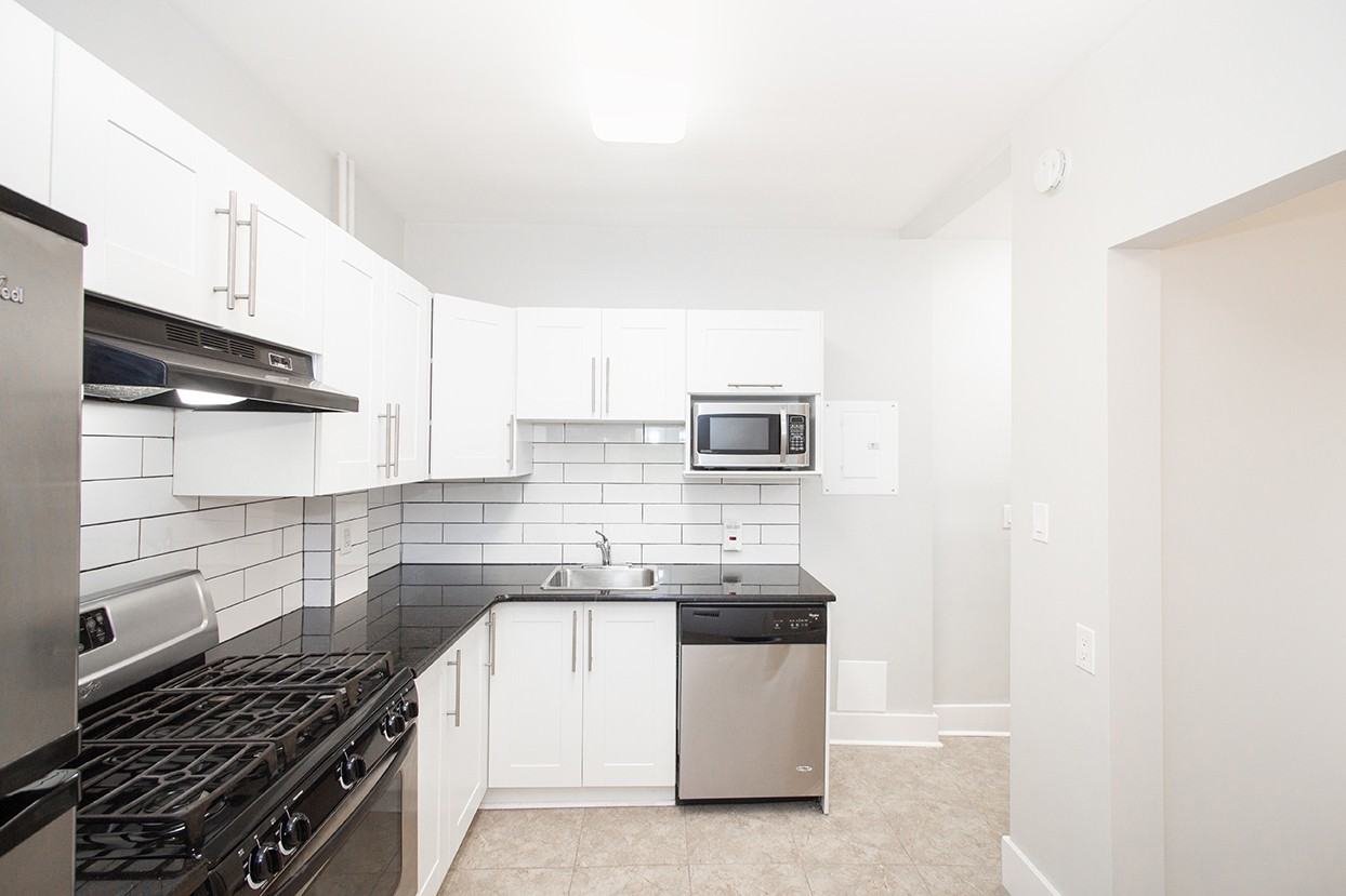 883 Grosvenor Avenue - Photo 2 of 22