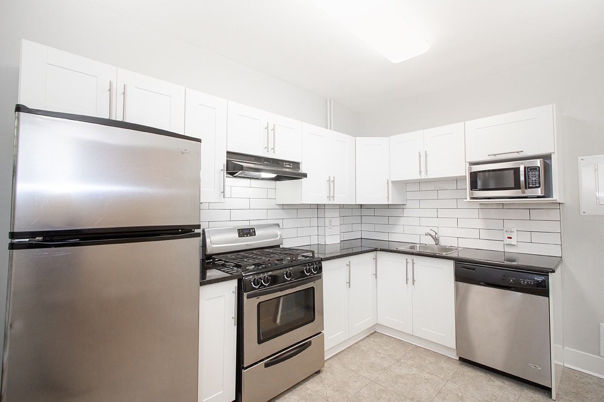 883 Grosvenor Avenue - Photo 3 of 22