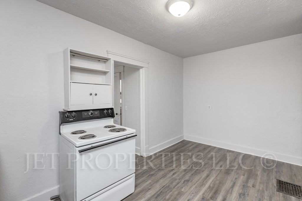 2248 2nd St Ne - Photo 5 of 16