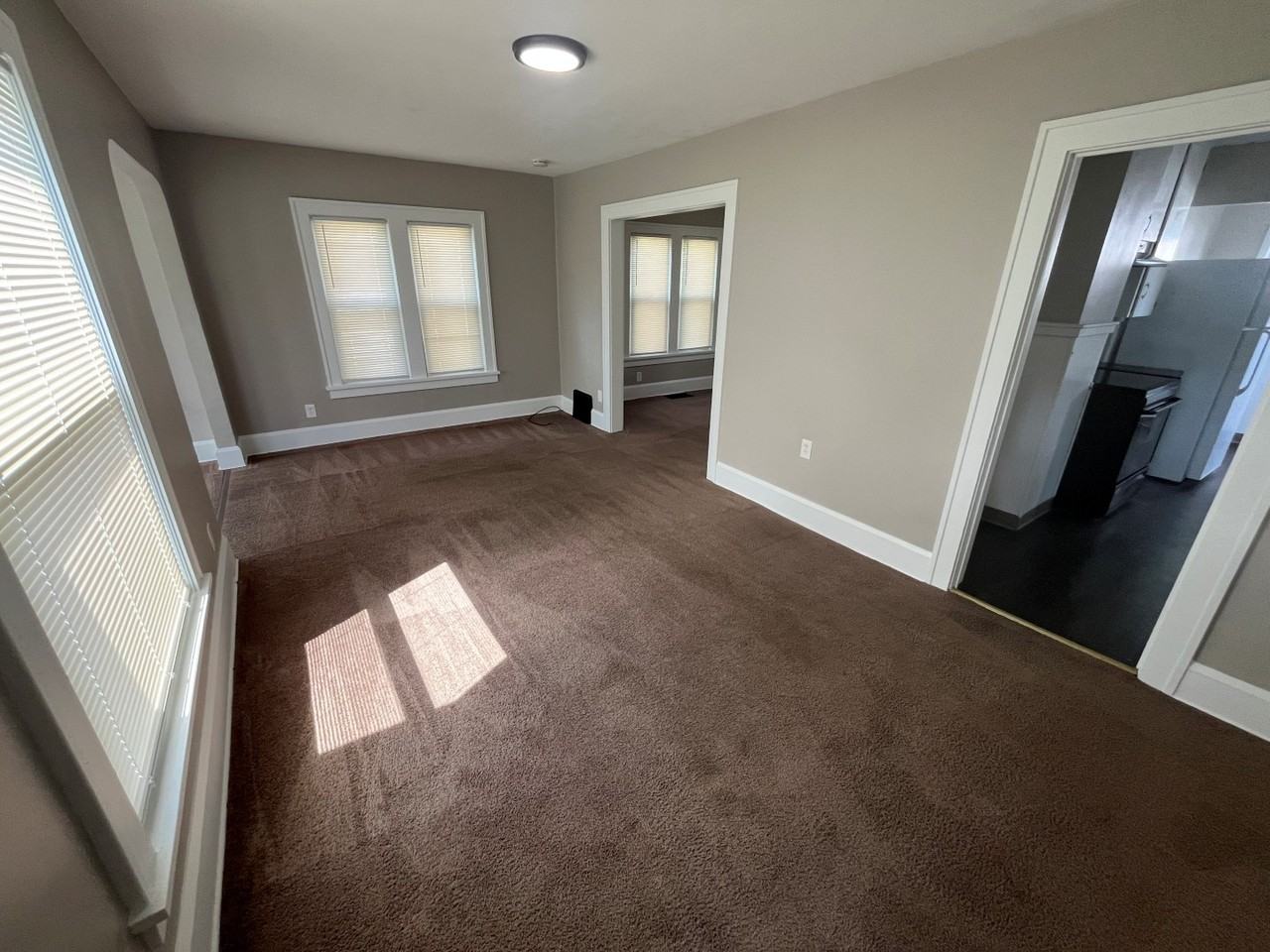1126 Ardmore Ave Sw - Photo 3 of 18