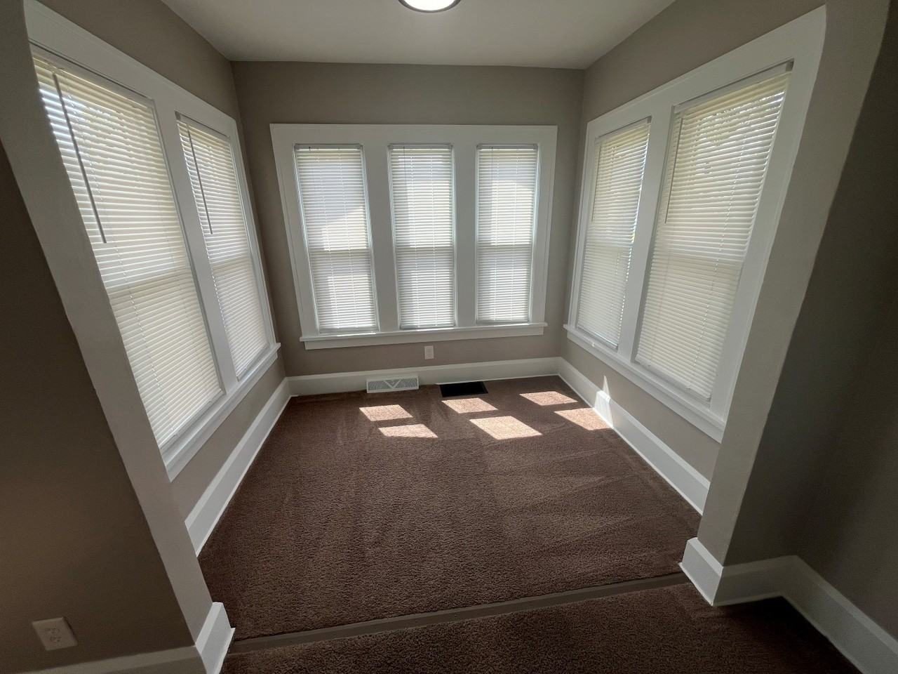 1126 Ardmore Ave Sw - Photo 5 of 18