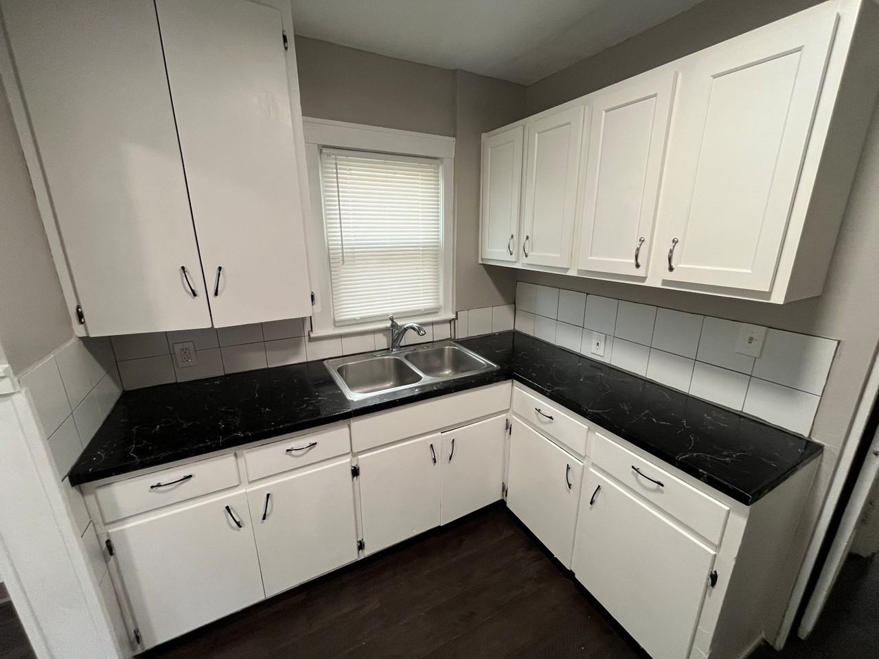1126 Ardmore Ave Sw - Photo 6 of 18