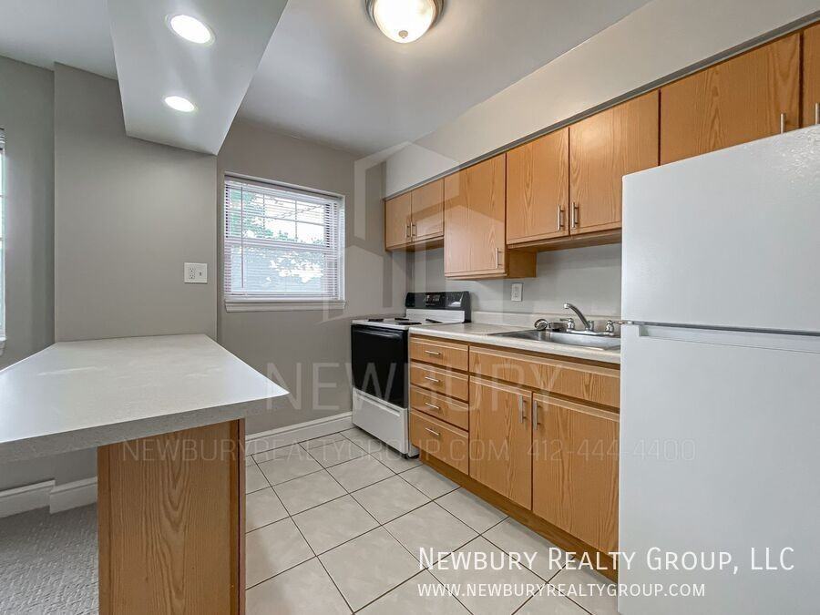 319 San Juan Dr #4 - Photo 6 of 21