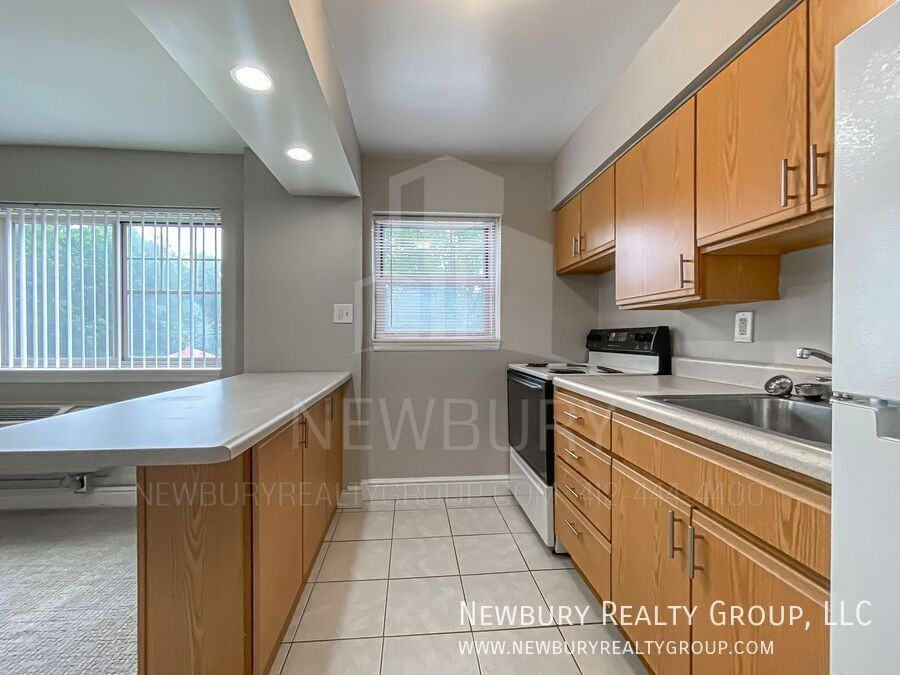 319 San Juan Dr #4 - Photo 7 of 21