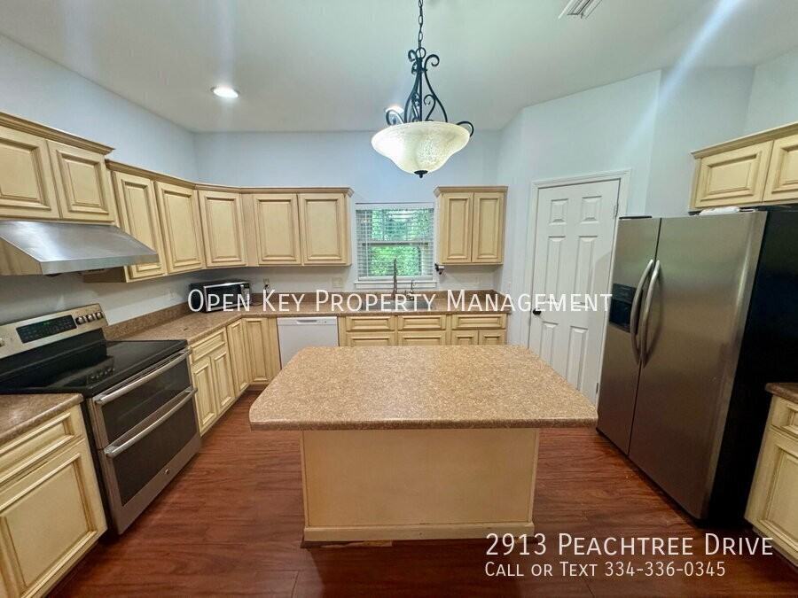 2913 Peachtree Dr - Photo 3 of 22