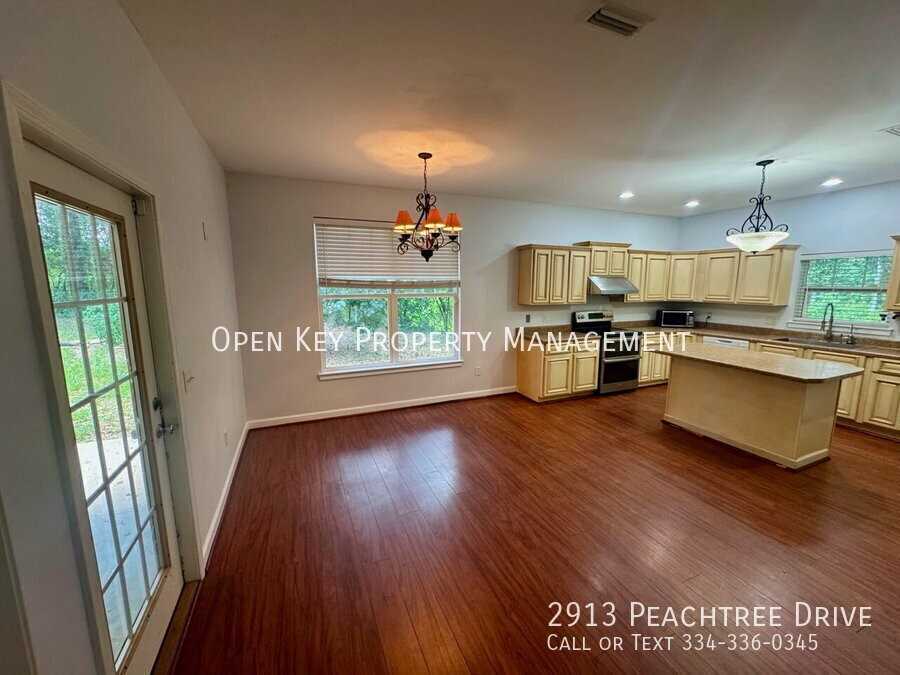 2913 Peachtree Dr - Photo 4 of 22
