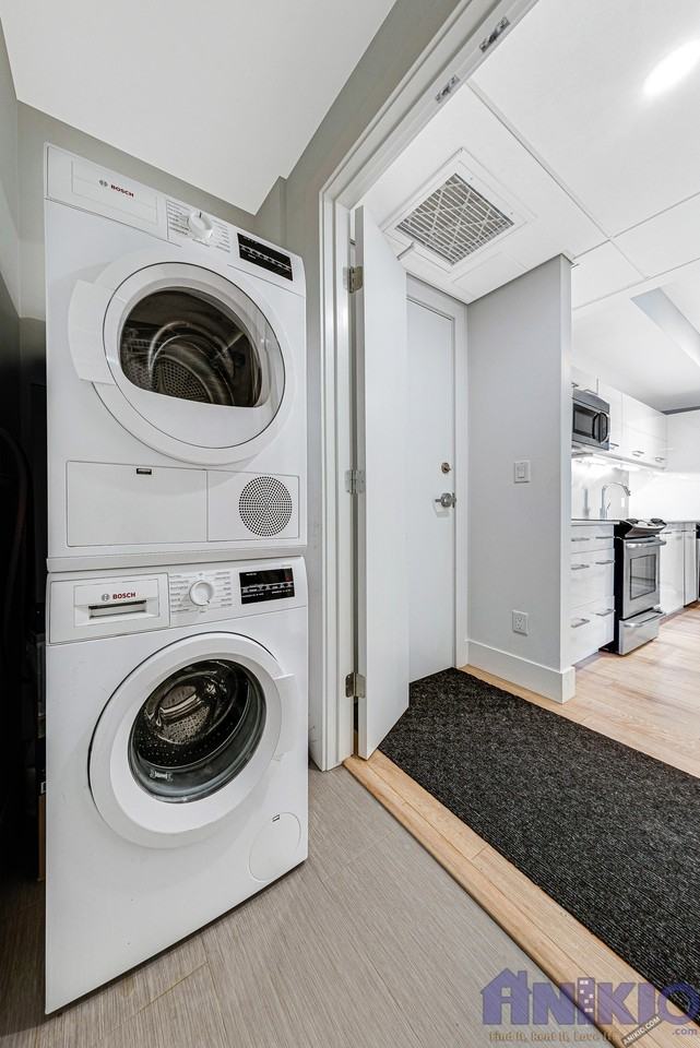 404 Avenue C S - Photo 2 of 14