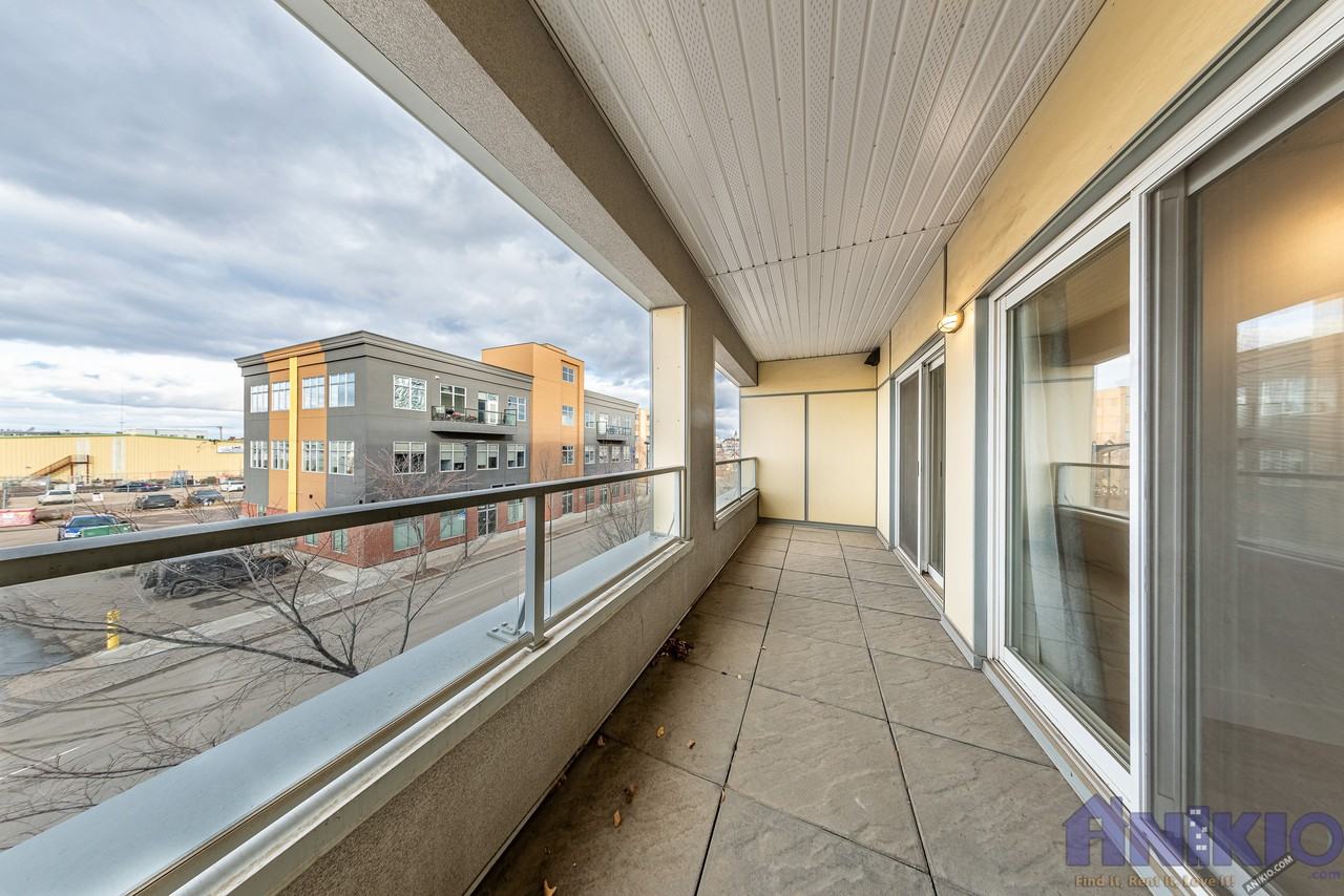 404 Avenue C S - Photo 3 of 14