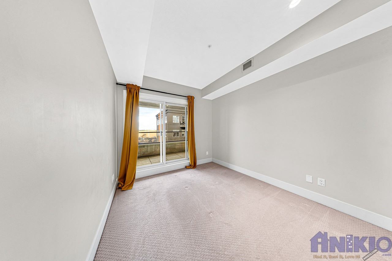 404 Avenue C S - Photo 5 of 14