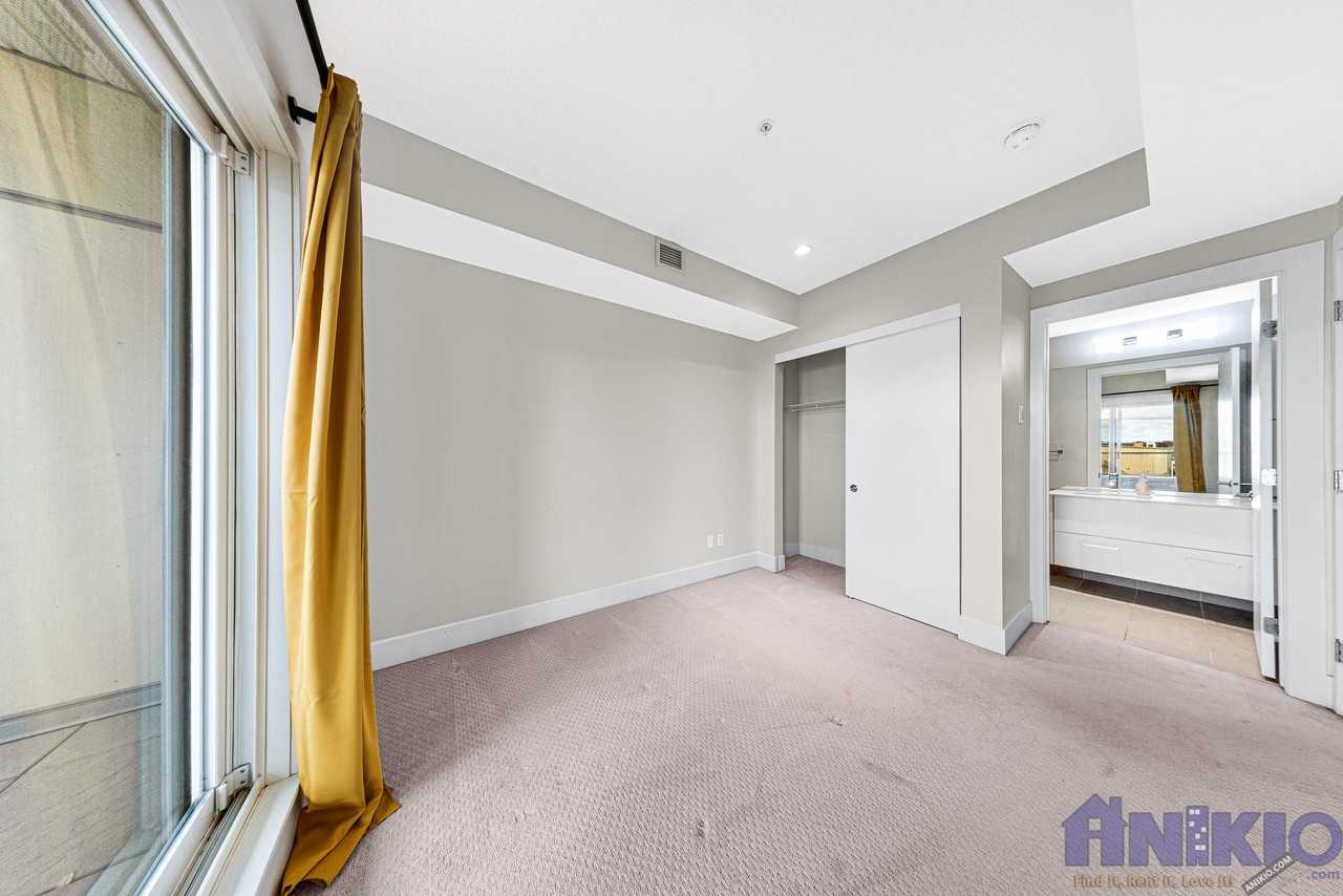 404 Avenue C S - Photo 6 of 14