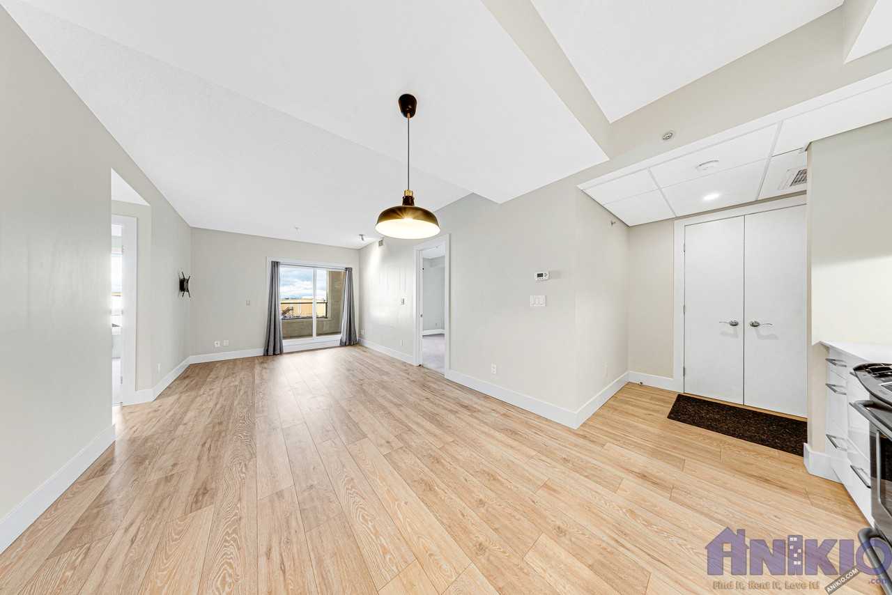 404 Avenue C S - Photo 5 of 14