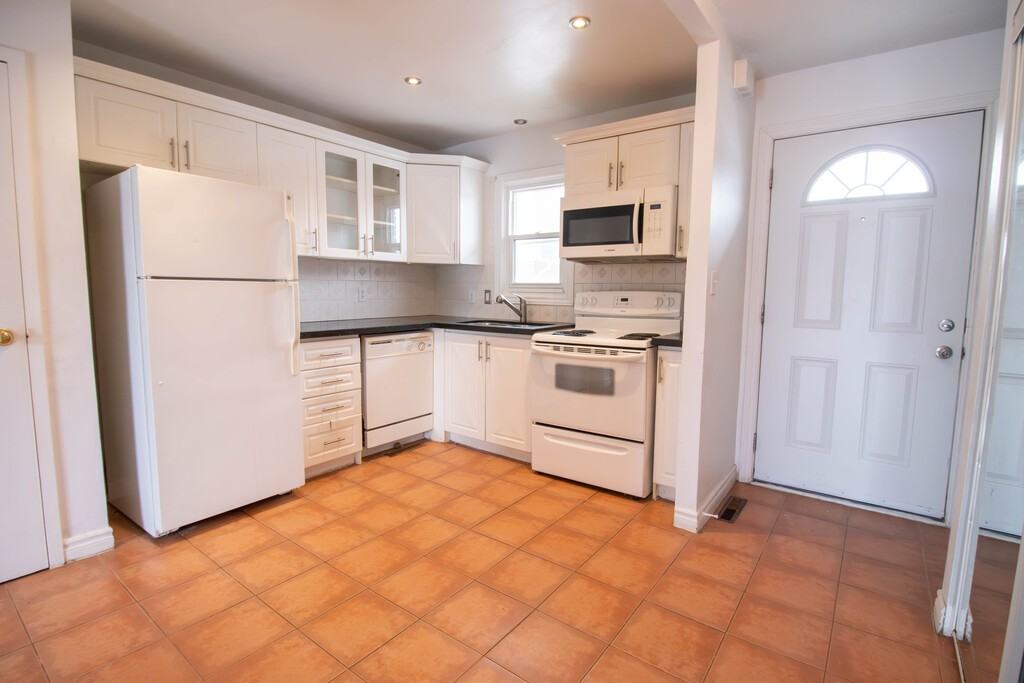 131 Rockwood Ave - Photo 4 of 19