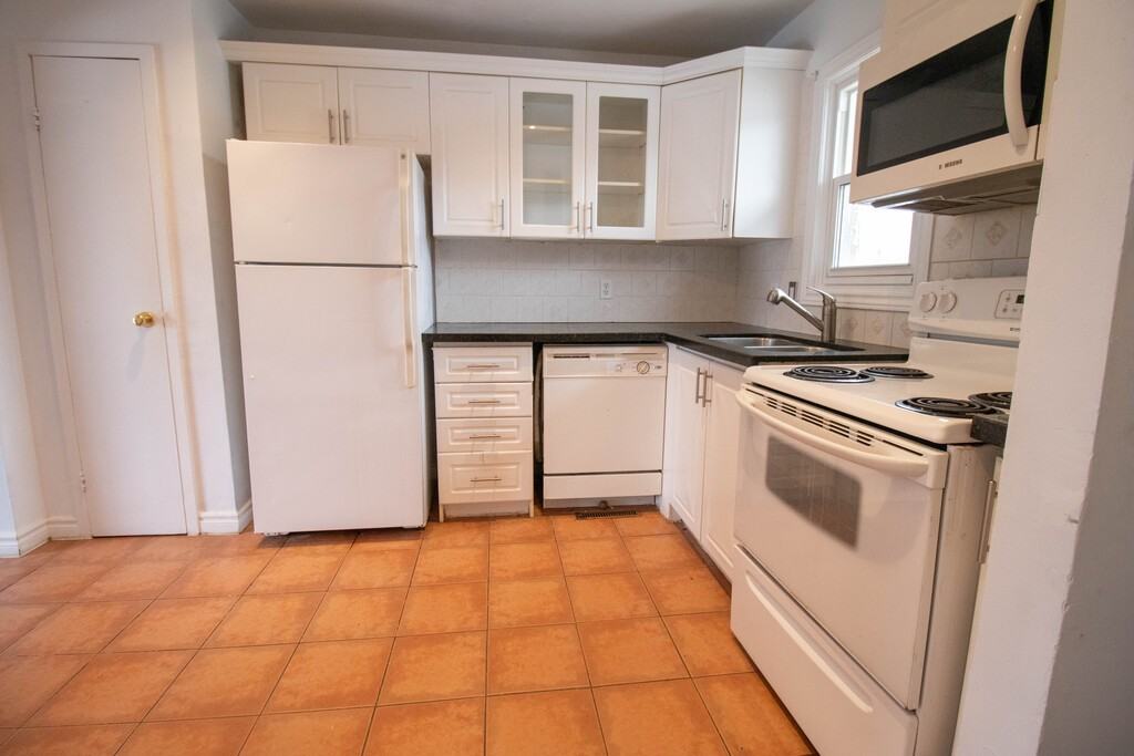 131 Rockwood Ave - Photo 5 of 19