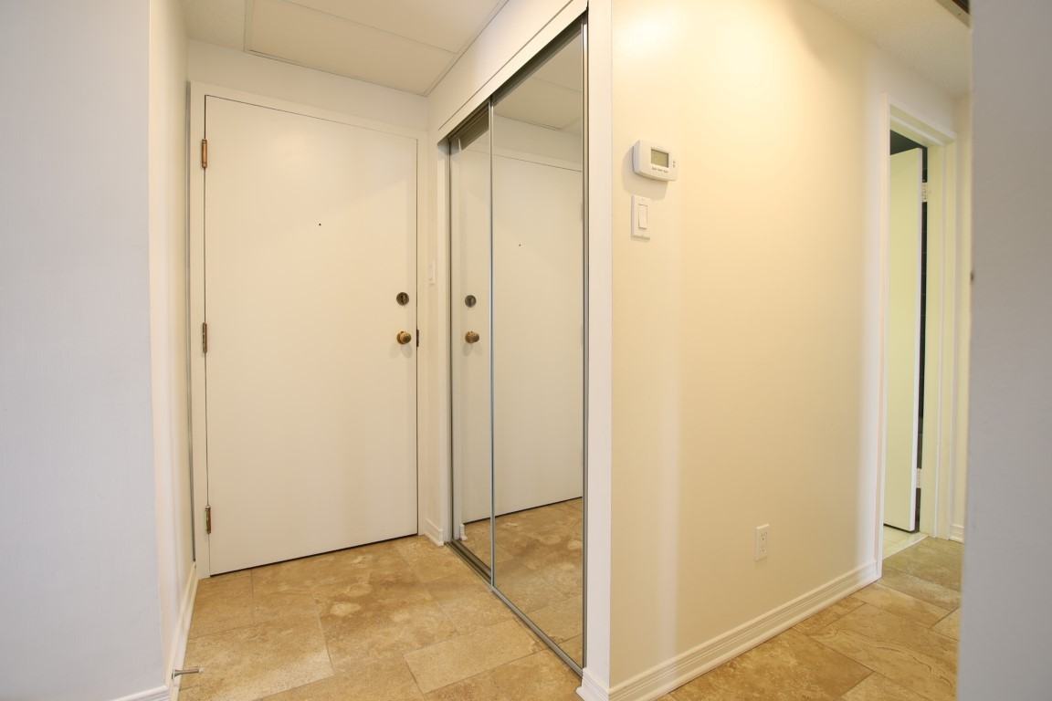 1607-556 Laurier Ave W - Photo 2 of 20