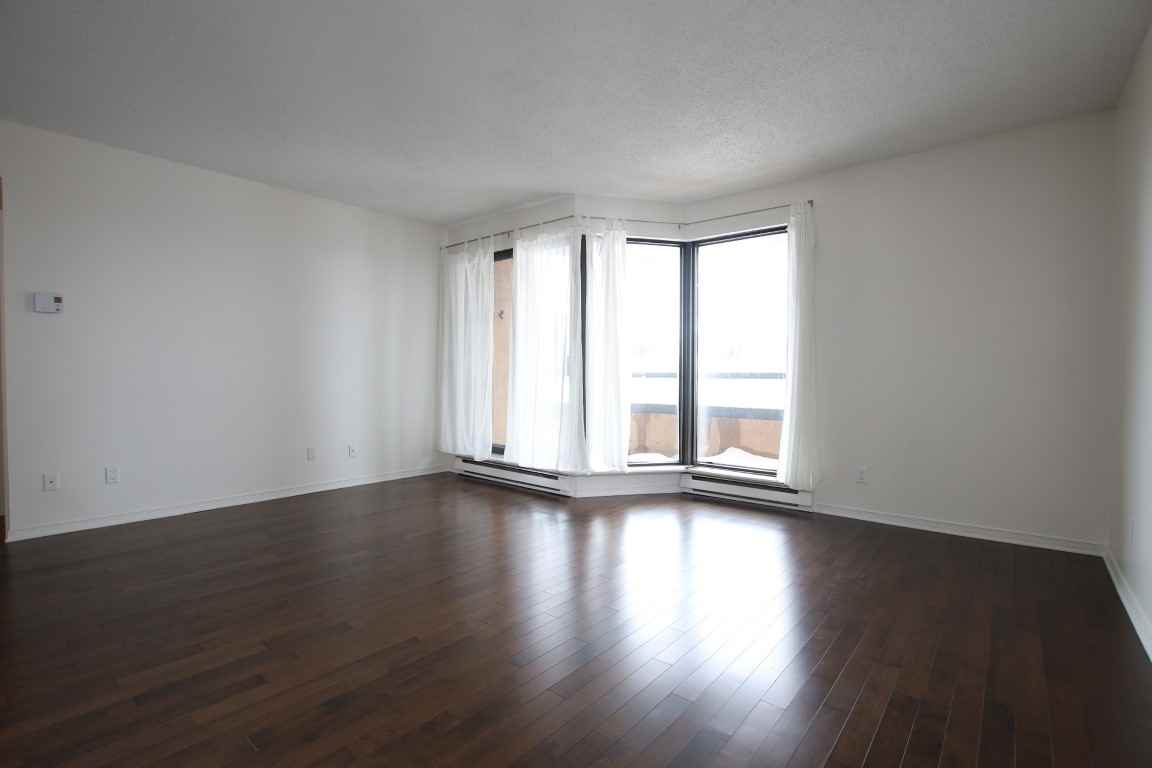 1607-556 Laurier Ave W - Photo 4 of 20