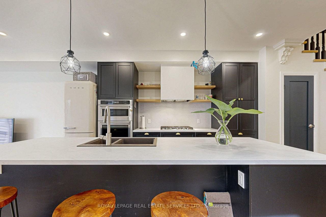 81 Major Street - Photo 4 of 28