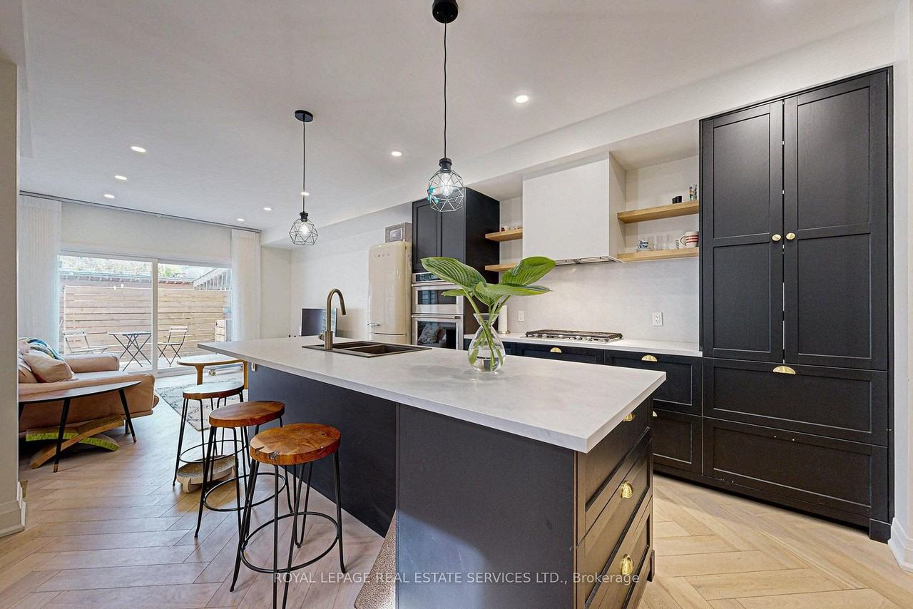 81 Major Street - Photo 2 of 28