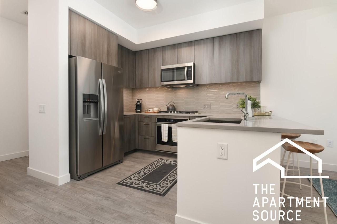 855 W Madison St - Photo 3 of 38