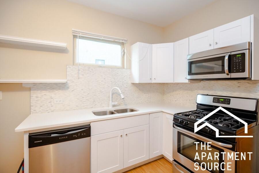 2445 N Clybourn Ave #1R - Photo 2 of 9