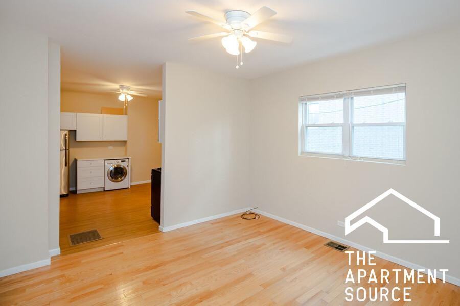 2445 N Clybourn Ave #1R - Photo 3 of 9