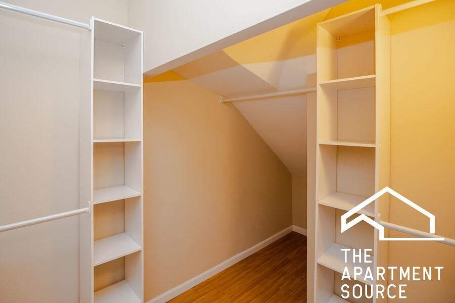 2445 N Clybourn Ave #1R - Photo 5 of 9