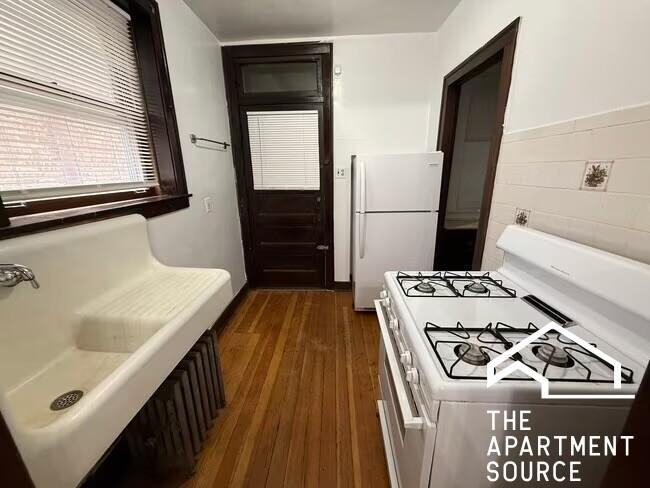 1943 Wesley Ave #201 - Photo 6 of 21