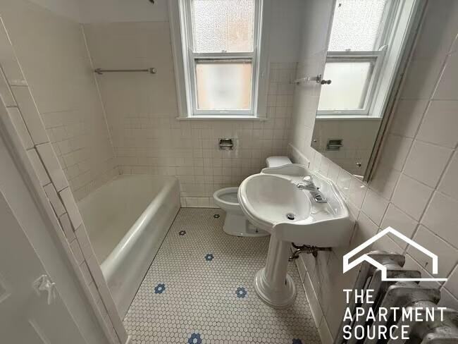 1943 Wesley Ave #201 - Photo 7 of 21