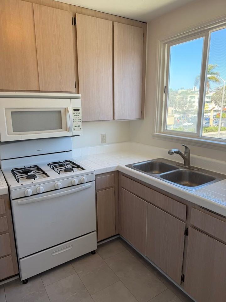 3805 Voltaire St - Photo 6 of 20