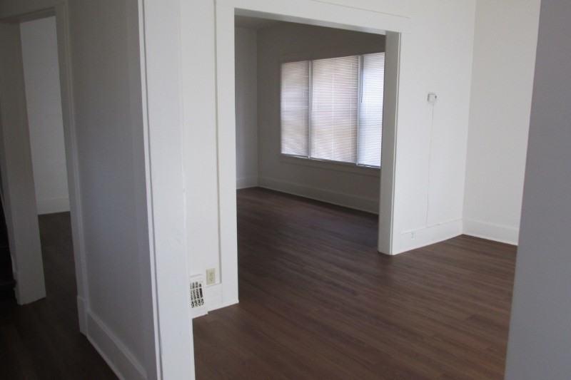 1023 1st Ave S - Photo 3 of 23